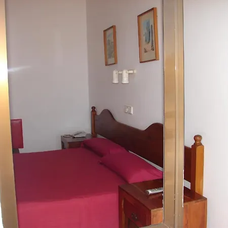 Hostal Talamanca 2*